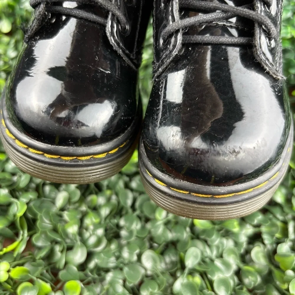 DR.MARTENS 1460BLACK PATENT LAMPER BOOTS  Size 6 Kids